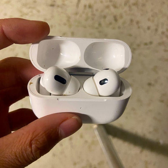 AirPod pros - Picture 1 of 3